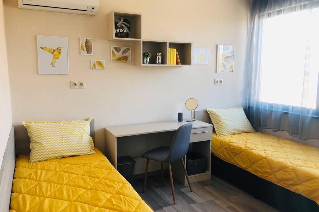 Lovely 3-Bedroom Apartment For 7 Ppl At The Centre Varna Exteriör bild