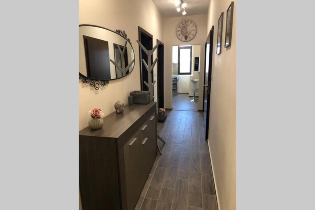 Lovely 3-Bedroom Apartment For 7 Ppl At The Centre Varna Exteriör bild