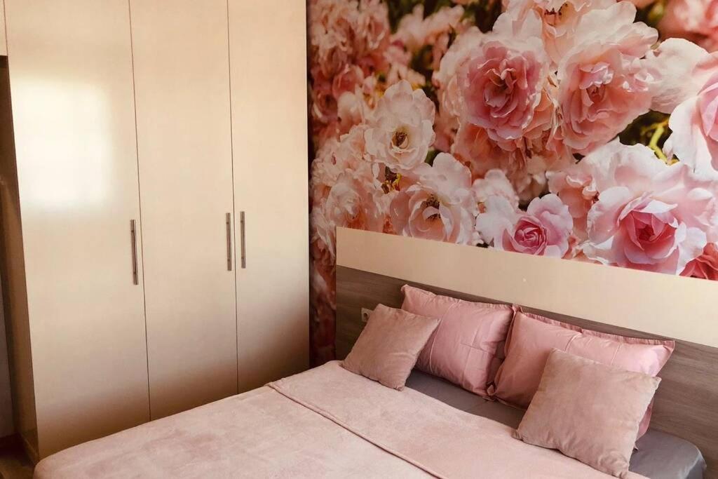 Lovely 3-Bedroom Apartment For 7 Ppl At The Centre Varna Exteriör bild