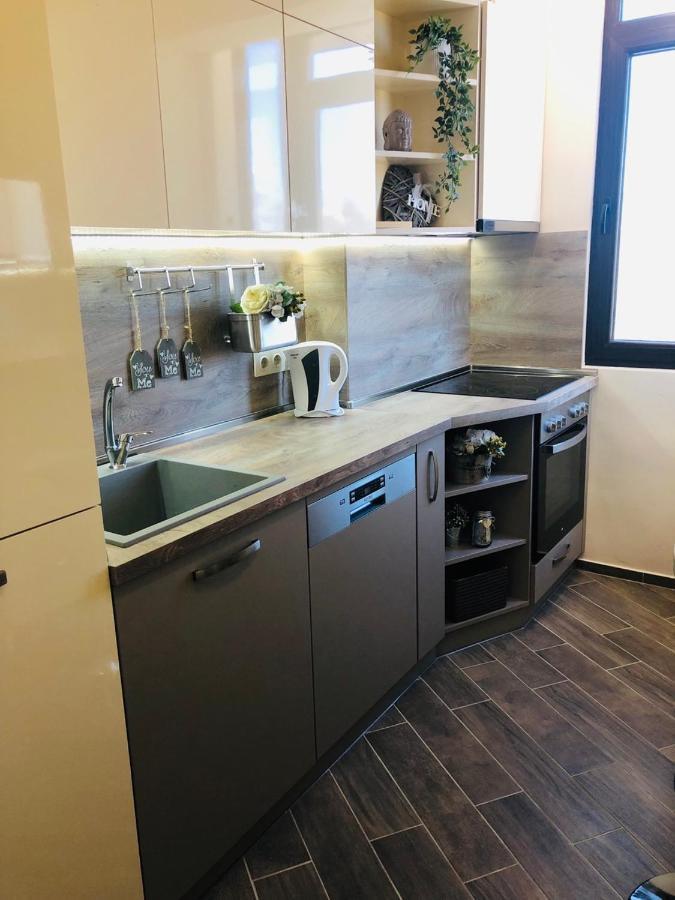 Lovely 3-Bedroom Apartment For 7 Ppl At The Centre Varna Exteriör bild