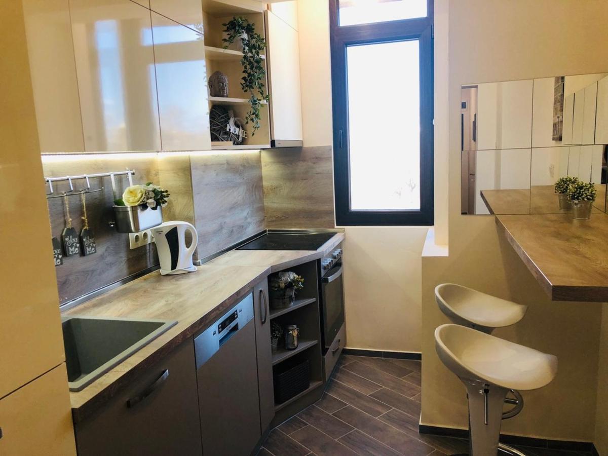 Lovely 3-Bedroom Apartment For 7 Ppl At The Centre Varna Exteriör bild