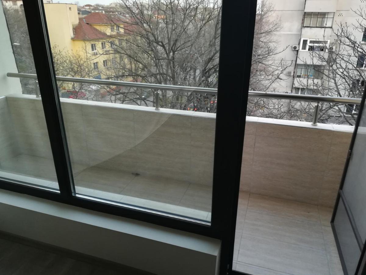 Lovely 3-Bedroom Apartment For 7 Ppl At The Centre Varna Exteriör bild